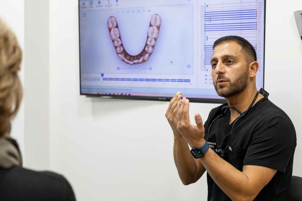 SmileHQ dentist Dr Pola Reza explaining a digital dental scan to a patient